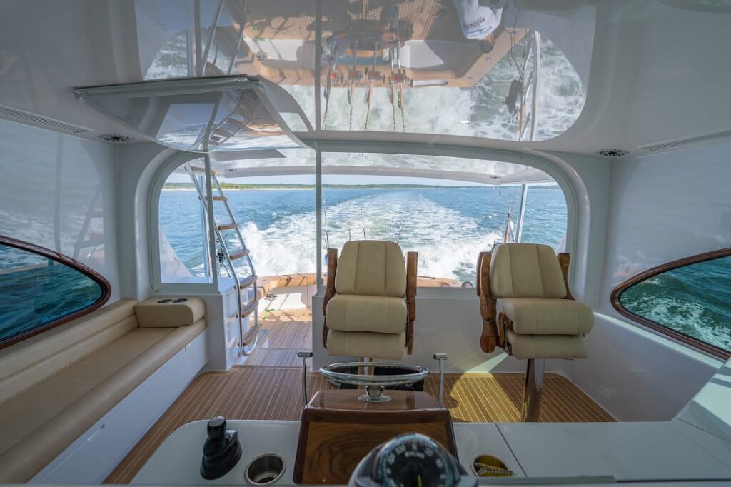 56 JBBW Hull 67_Renegade_Lower Helm-Cockpit_Run_HR_pc Luke Pearson 1