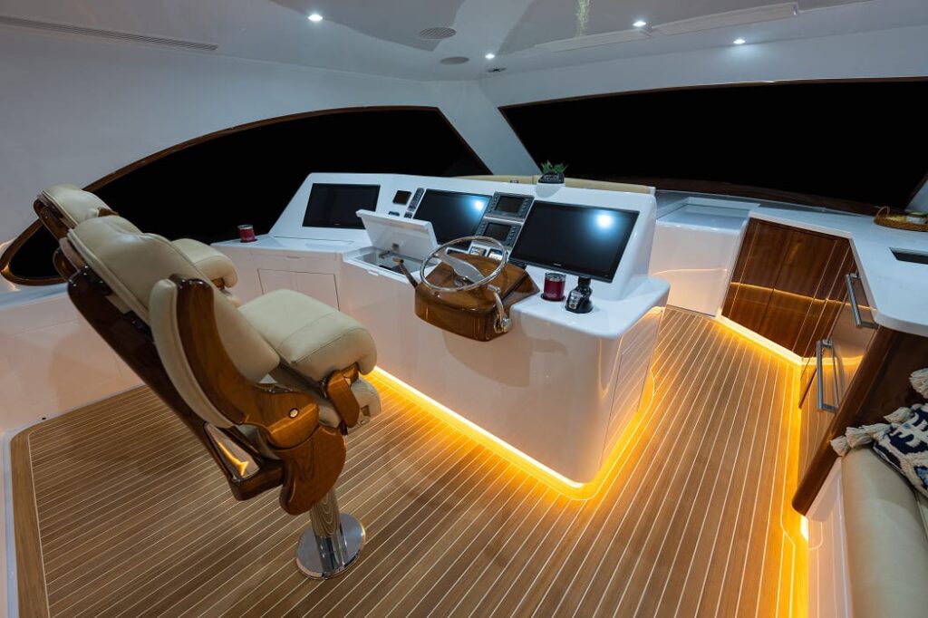 56 JBBW Hull 67_Renegade_Lower Helm-Wet Bar_pc Luke Pearson 1
