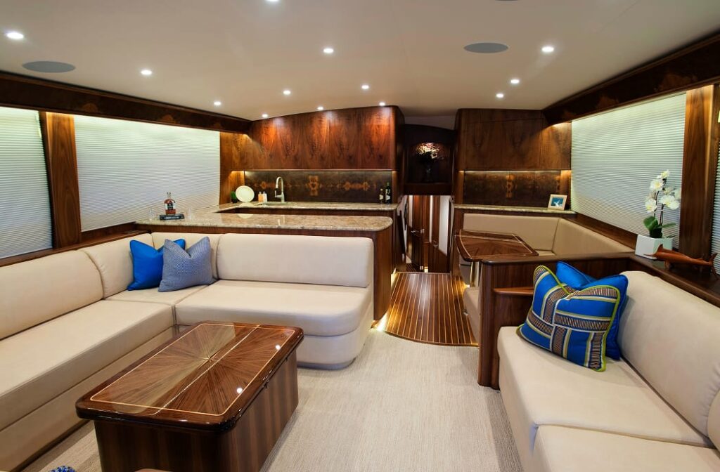 64 JBBW Hull 59_Builders Choice_pc Scott Taylor_Salon-Galley 4