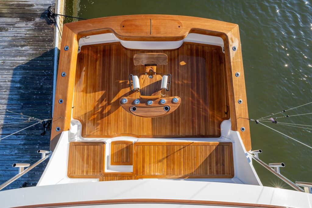 64 JBBW Hull 65_Rebelette_pc Luke Pearson_Down Tower-Cockpit 1