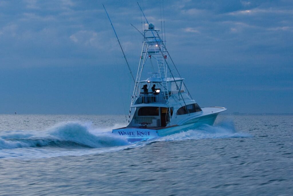 67 JBBW Hull 54_Waste Knot_pc Scott Taylor_Underwater Lights-Elecs_Scott Taylor 1
