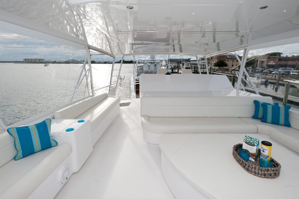 77 JBBW Hull 56_Mama Who_pc Scott Taylor_Bridge Seating 1