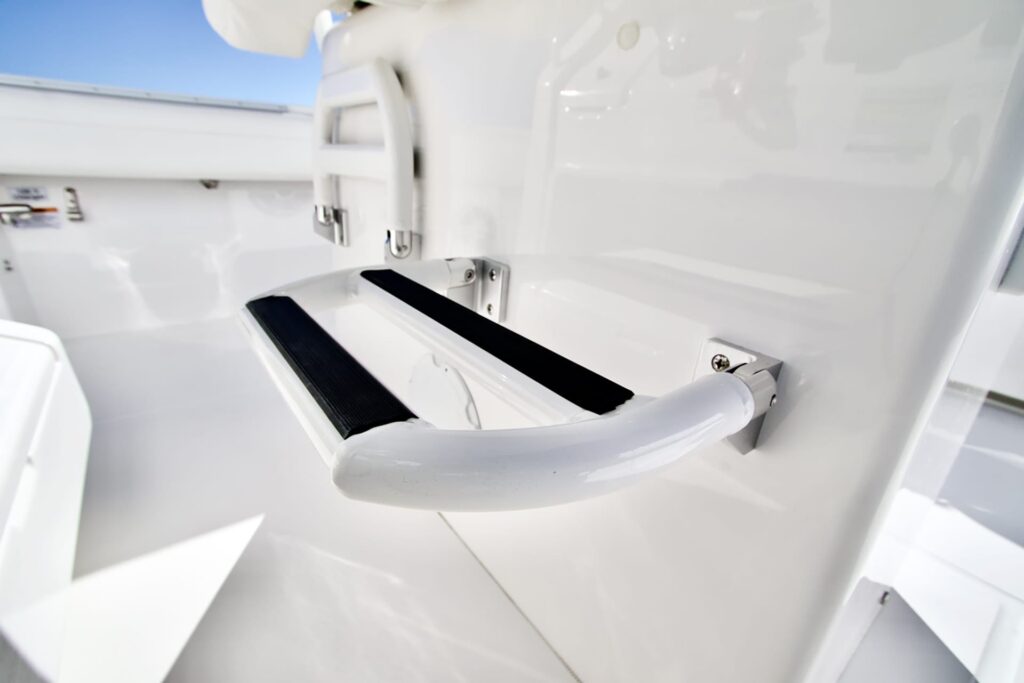 New_Regulator_25_For_Sale_at_Bluewater_Yacht_Sales_I_41