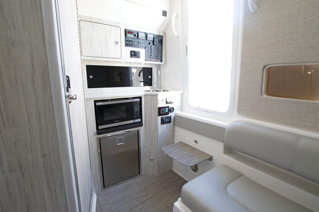New_Regulator_37_For_Sale_at_Bluewater_Yacht_Sales_I_12