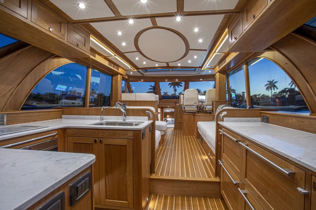 Sabre-58-Salon-Express-Interior-01