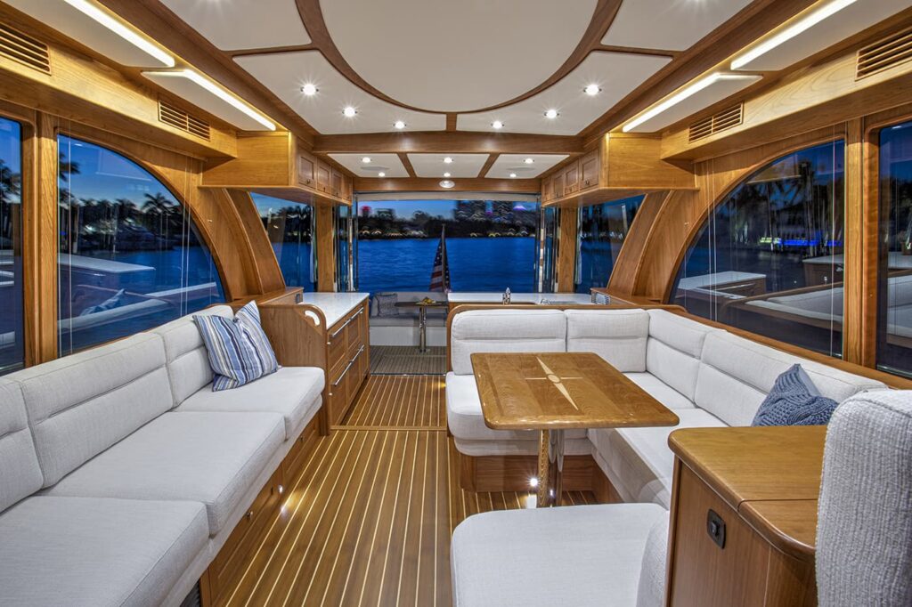 Sabre-58-Salon-Express-Interior-02