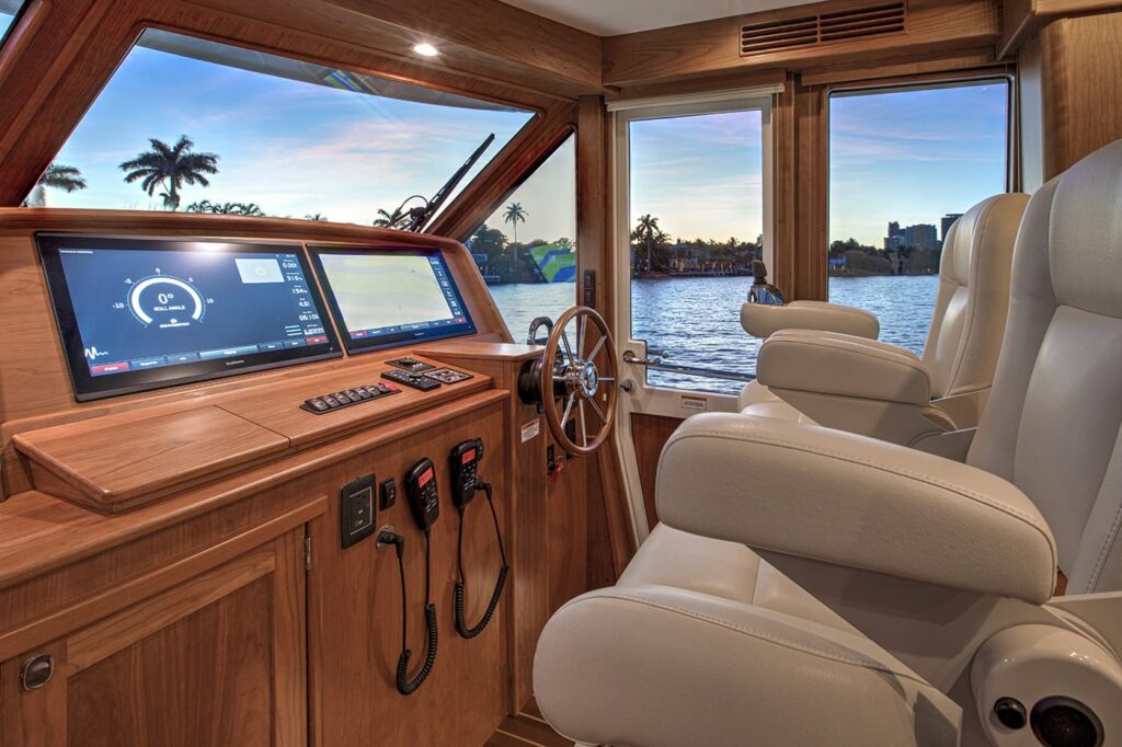 Sabre-58-Salon-Express-Interior-03