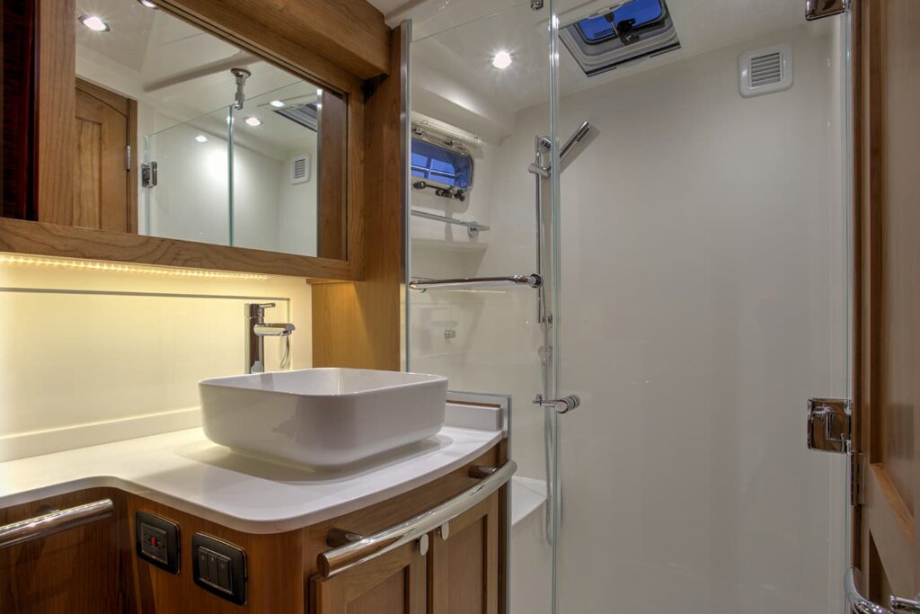 Sabre-58-Salon-Express-Interior-14