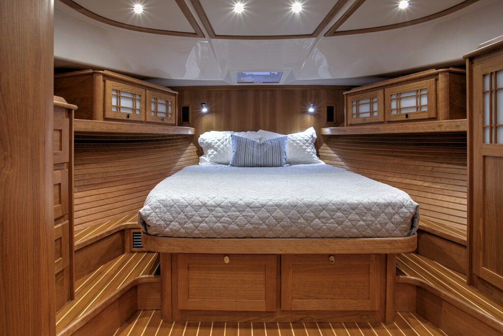 Sabre-58-Salon-Express-Interior-15